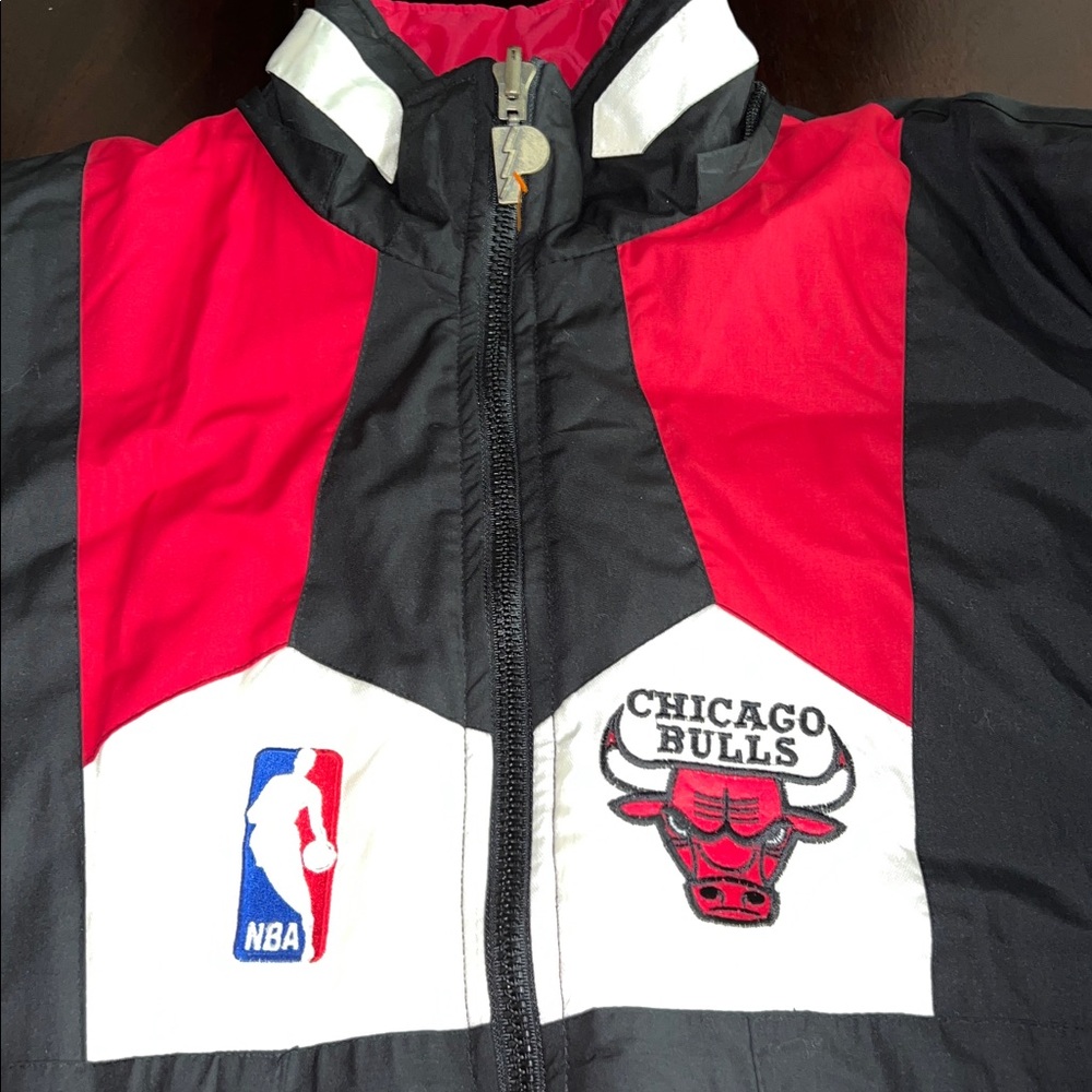 NBA Pro Vintage Chicago Bulls Reversible Jacket - Red, Black, and White Size L - Picture 7 of 16